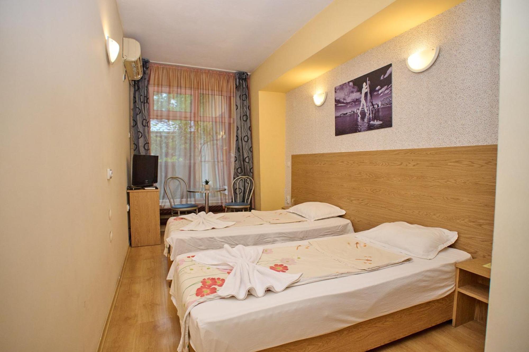 Neon Guest Rooms Shumen Exterior photo
